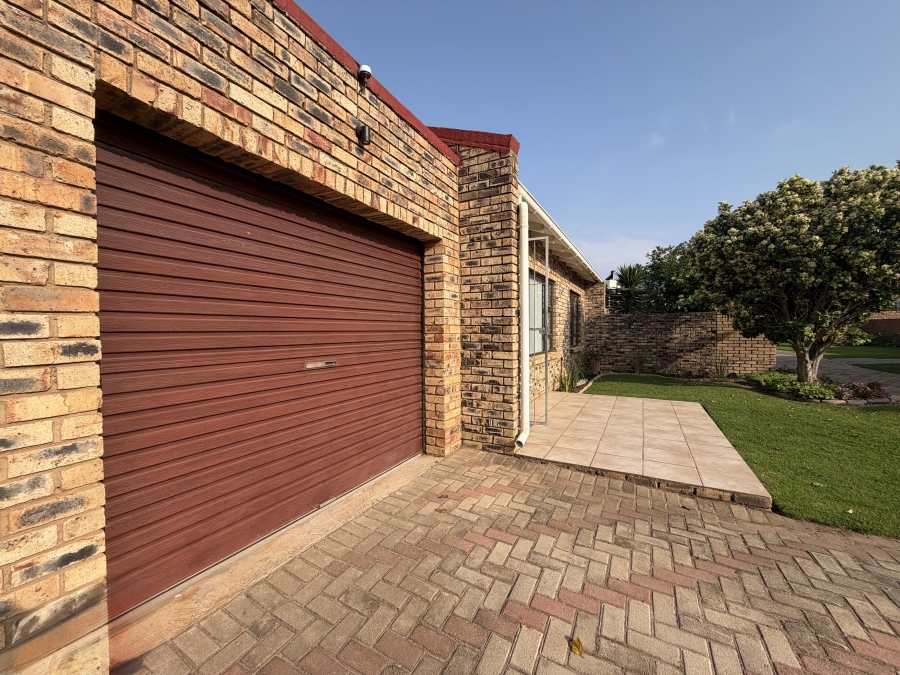 2 Bedroom Property for Sale in Jeffreys Bay Central Eastern Cape